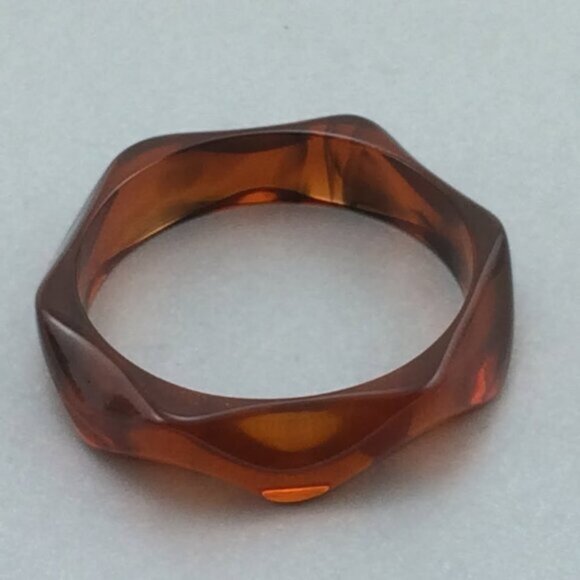 Vintage Genuine Lucite Bangle Bracelet Made in Hong Kong Amber Brown Hue Plastic - Picture 4 of 10